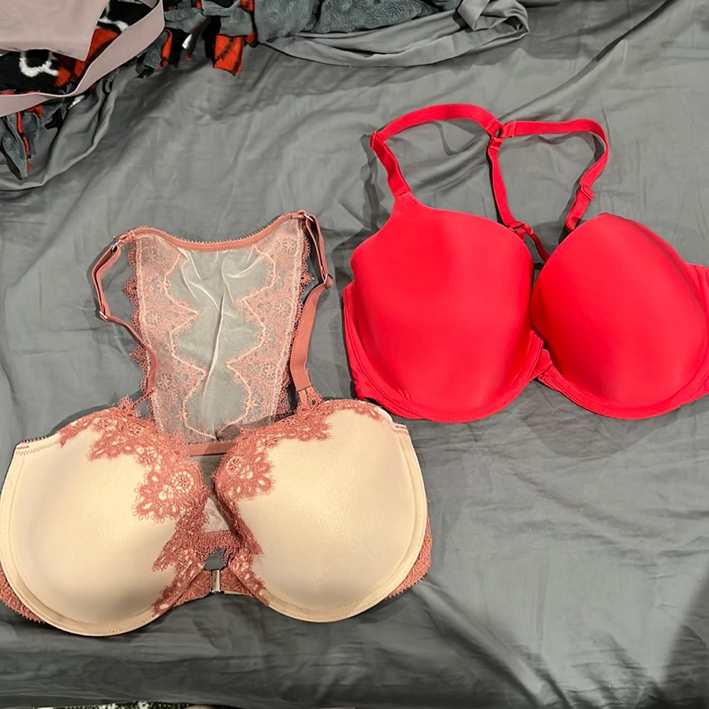 VS lot of 2 bras